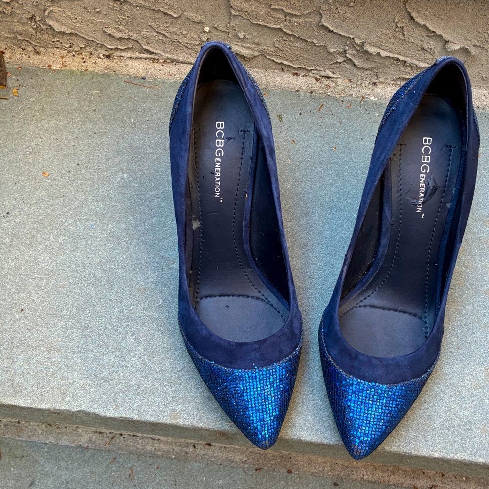BCBG Generation Royal Front Glitter Sides Navy Suede 4 1/2” Stiletto Sz 9 NWOB